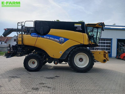 E-FARM: New Holland CR 8.90 SCR - Combine harvester - id 5PCWJDR - €195,000 - Year of construction: 2018 - Engine hours: 1,414,Engine power (HP): 469,Germany