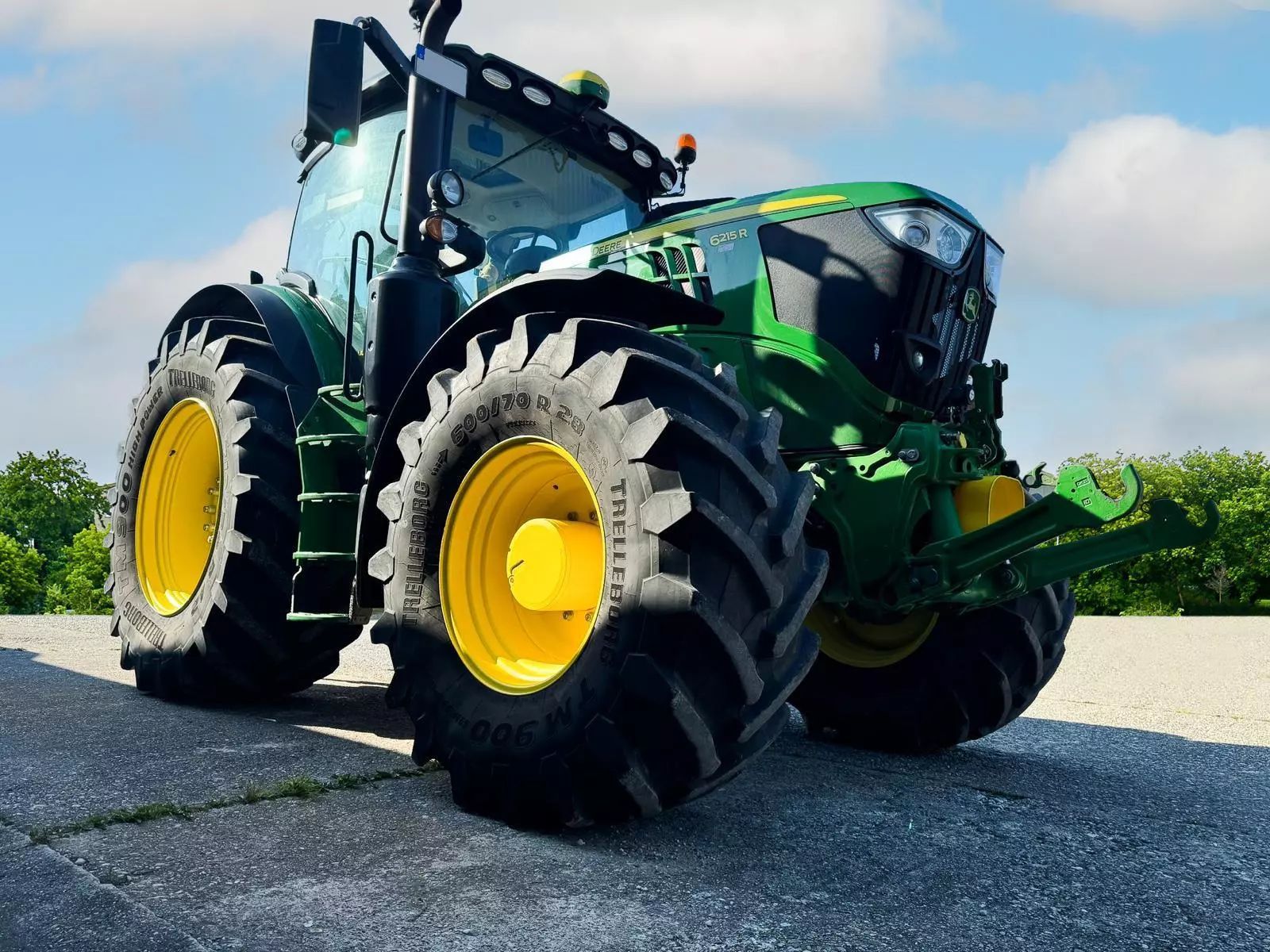 John Deere 6215 R Τρακτέρ 139.900 €