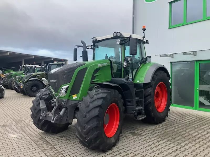 E-FARM: Fendt 826 Vario Profi - Tractor - id 9ALTWMS - €115,000 - Year of construction: 2022 - Engine hours: 3,966,Engine power (HP): 265,Germany