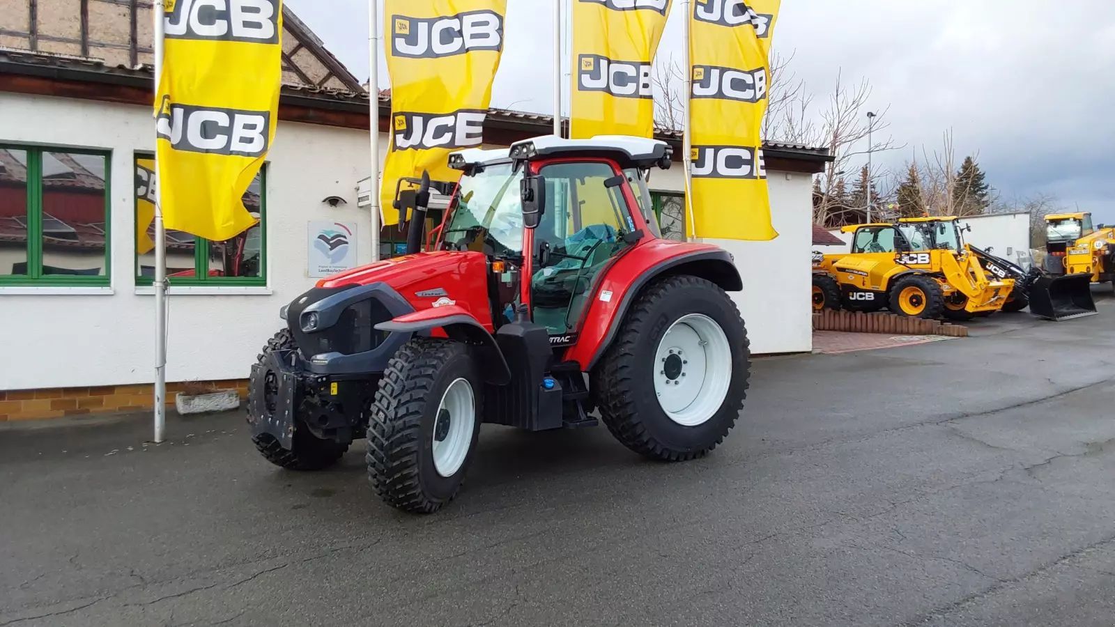 Lindner Lintrac 95 LS Tractor €69,000