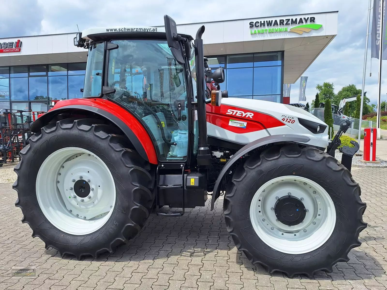 Steyr 4120 plus 1.0 Tractor €62,250