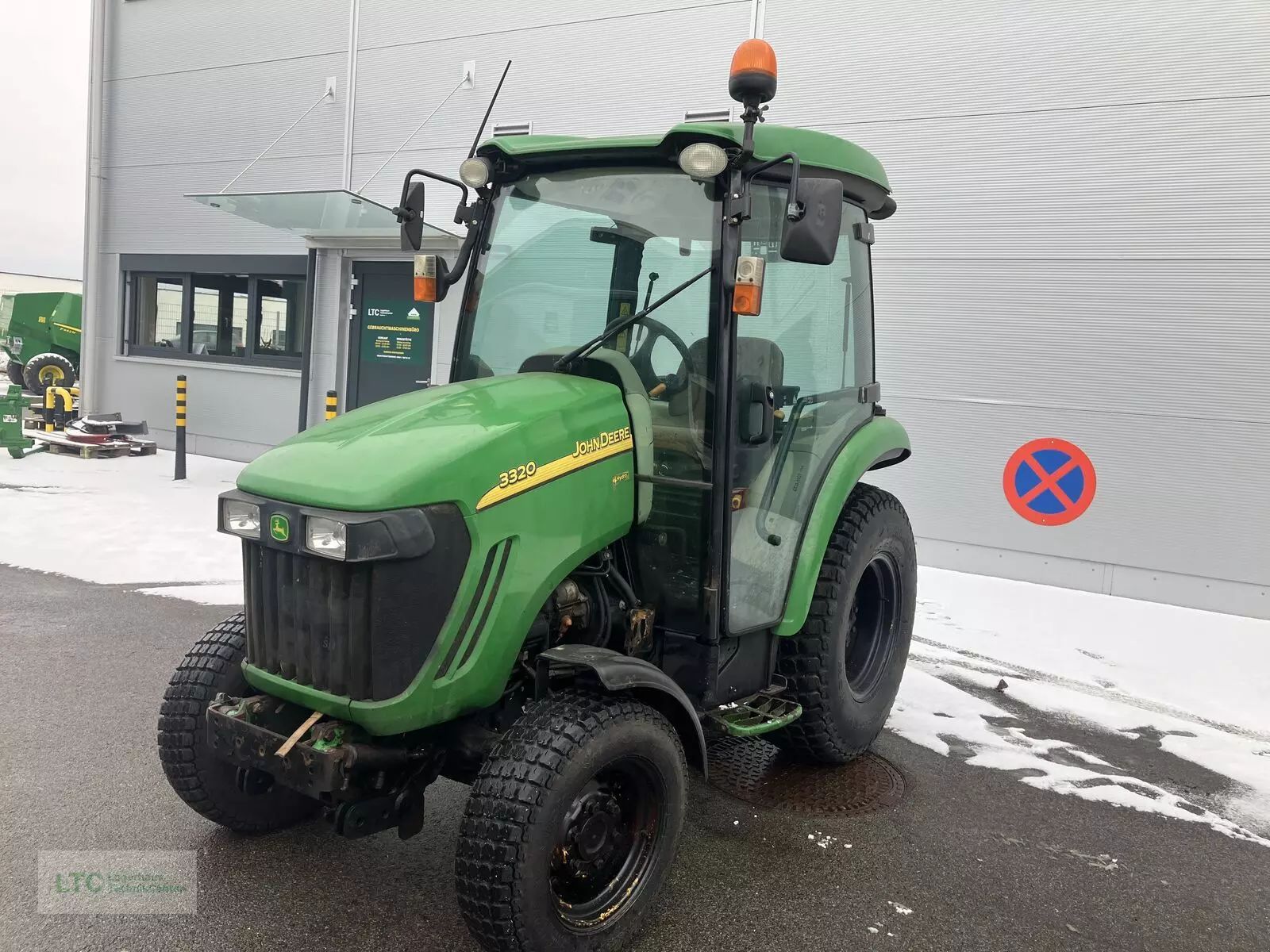 John Deere 3320 Traktor 19.900 €