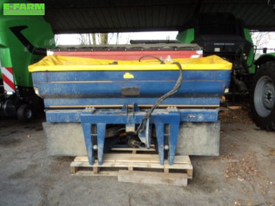 E-FARM: Bogballe m 2 w q - Fertiliser spreader - id FTIJ8W4 - €5,500 - Year of construction: 2009 - France