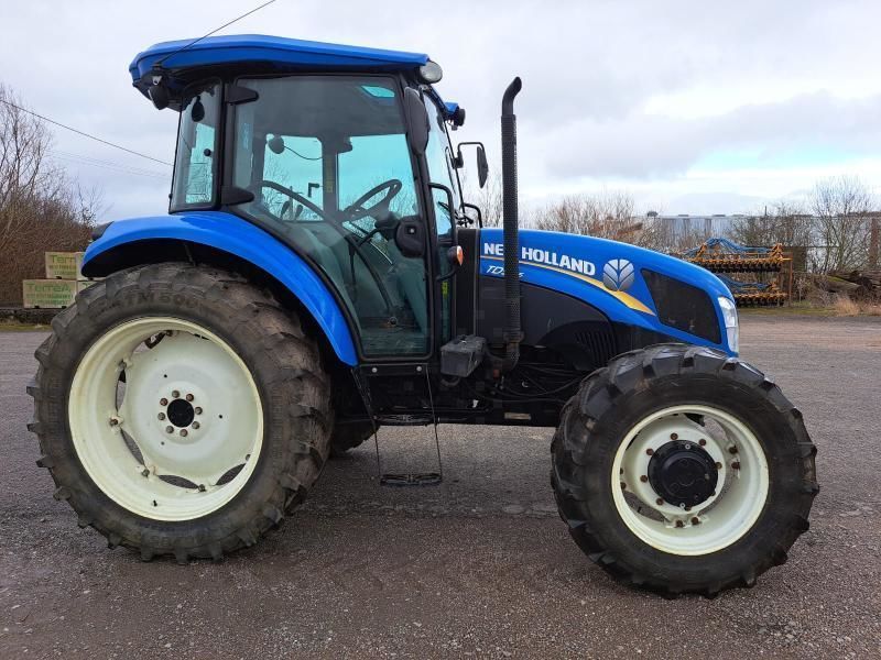 E-FARM: New Holland TD5.95 - Tractor - id QJEEPJD - 24.000 € - Año: 2013 - Horas: 4733,Potencia del motor: 95,Francia