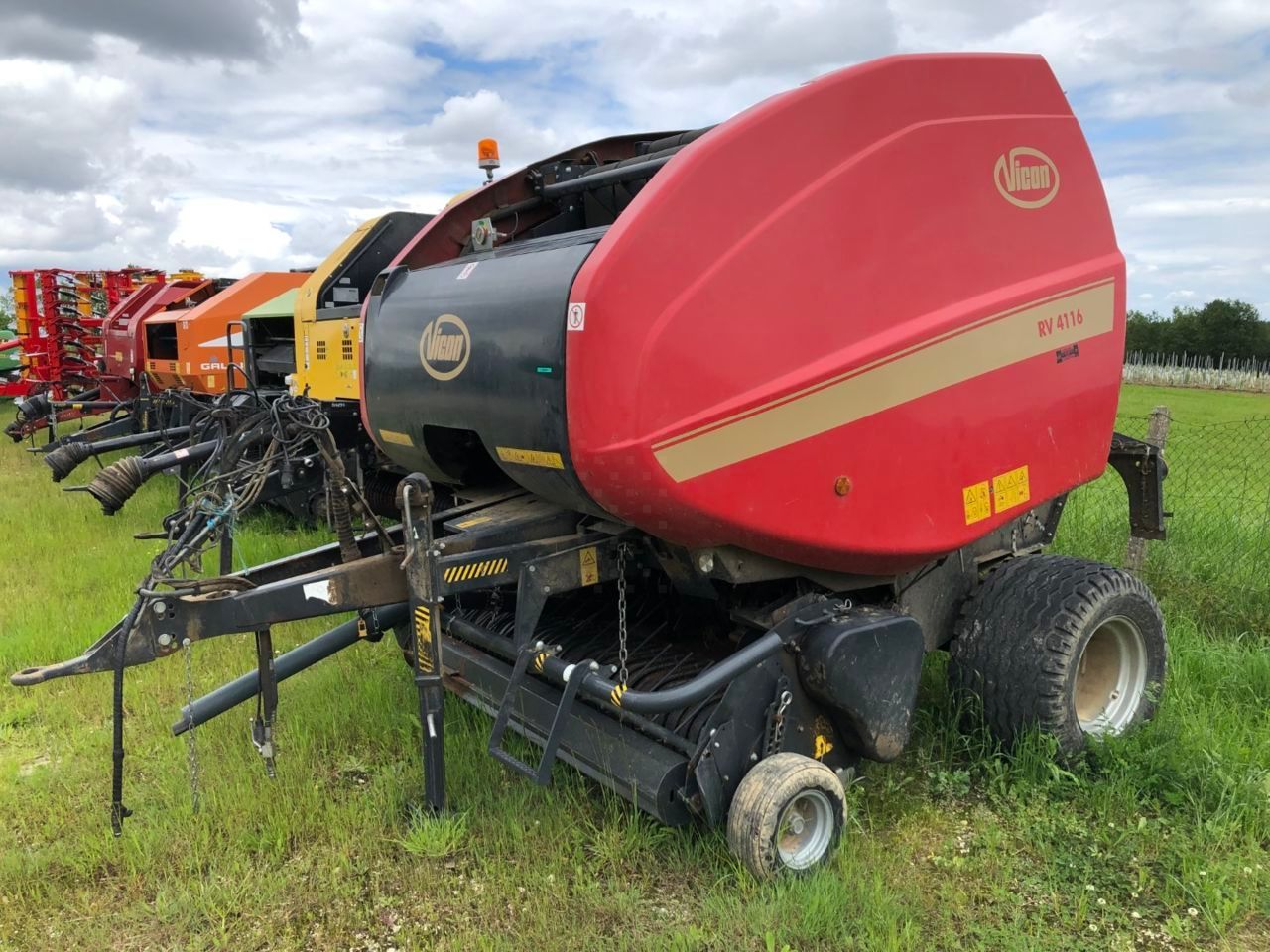 E-FARM: Vicon rv 1116 - Pressa - id SJMCTVM - Anno di costruzione: 2013 - Balle prodotte: 13.500,Francia