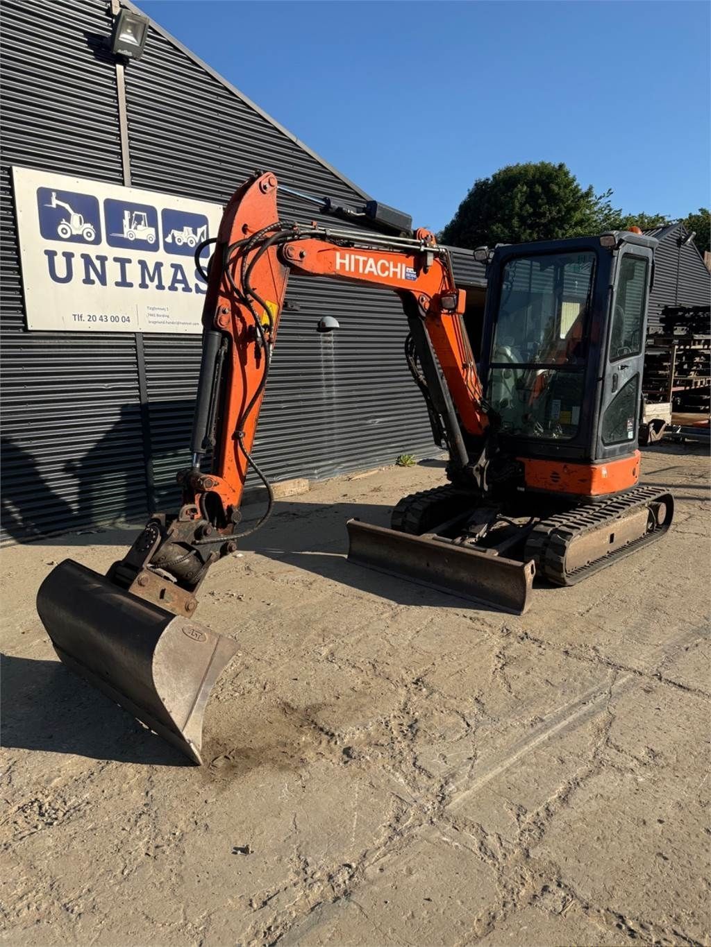 Hitachi zx33 Mini excavator €23,436