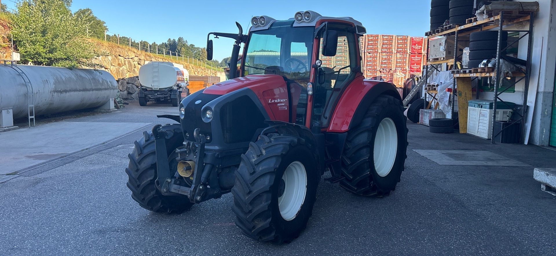 E-FARM: Lindner Geotrac 104 - Traktor - id RGXRQGG - 39.917 € - Baujahr: 2010 - Abgelesene Motorstunden: 6.350,Motorleistung (PS): 109,Österreich