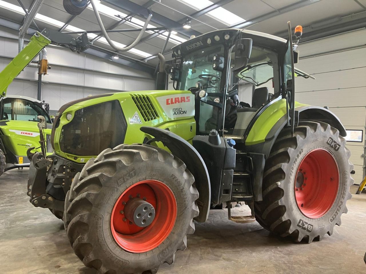 E-FARM: Claas Axion 850 - Tracteur - id E2AHXEB - 108 991 € - Année: 2019 - Lecture du nombre d'heure: 2 855,Puissance du moteur (chevaux): 264,Royaume-Uni
