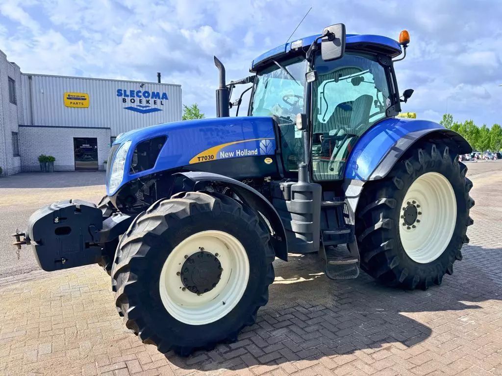 New Holland T 7030 Traktor 54.500 €