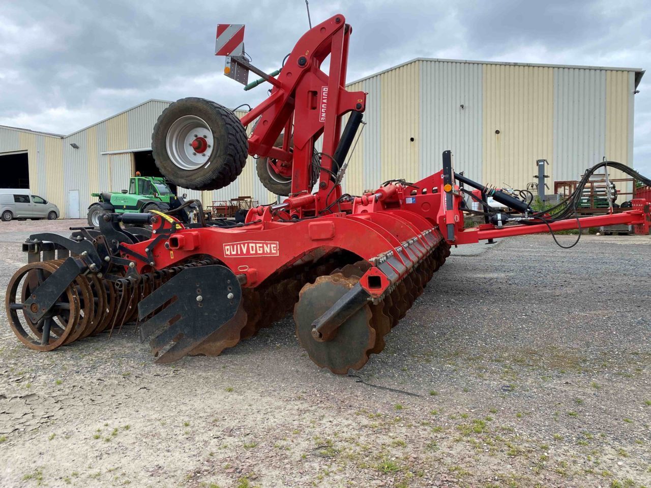 E-FARM: Quivogne dsk2/d - Kultywator - id 3NTRIYU - 25 000 € - Rok produkcji: 2013 - Francja