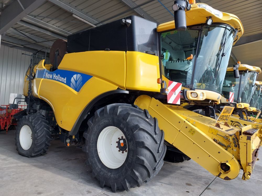 E-FARM: New Holland CX 860 N - Cosechadora - id GGBFJWD - 75.000 € - Año: 2006 - Horas: 3.800,Francia