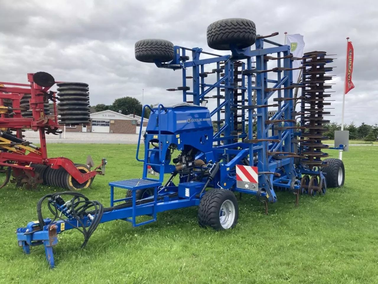 E-FARM: KÖCKERLING Allrounder 900 - Grubber - id NELUTSB - 52.958 € - Baujahr: 2019 - Dänemark