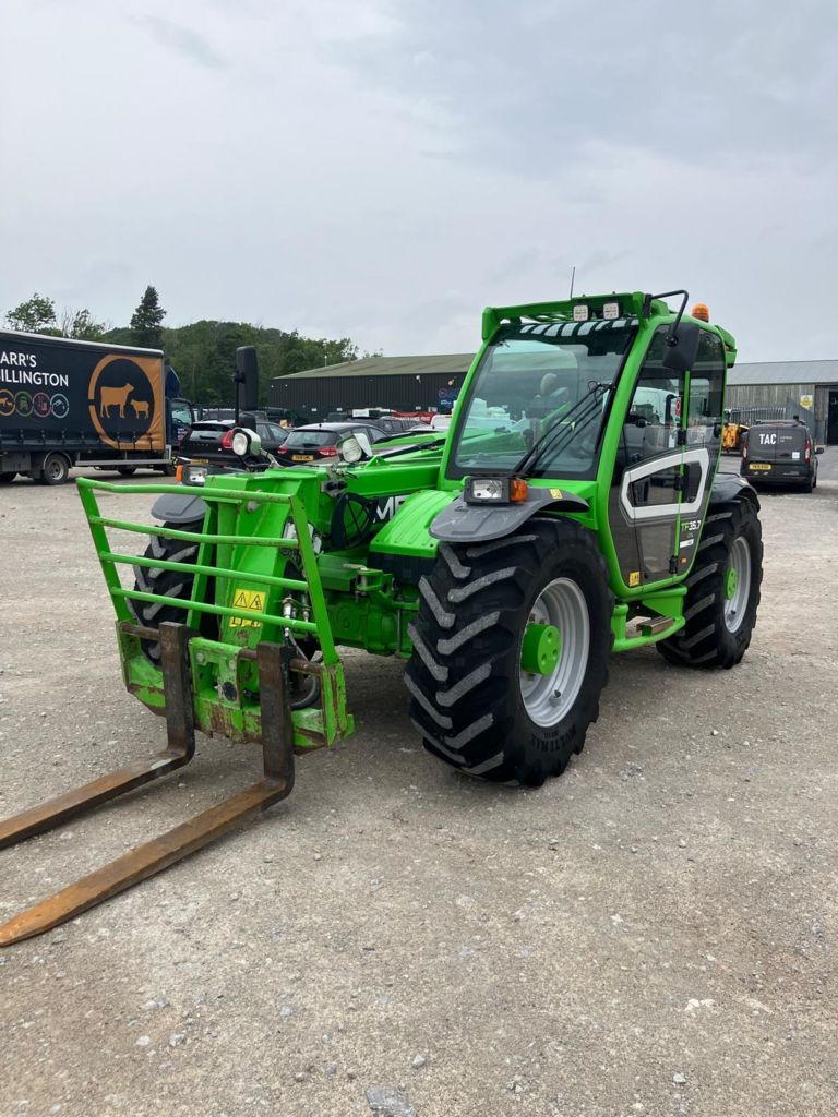 E-FARM: Merlo tf35.7 cs-140 - Chargeur télescopique  - id LALAFQE - 80 711 € - Année: 2023 - Lecture du nombre d'heure: 1 300,Royaume-Uni