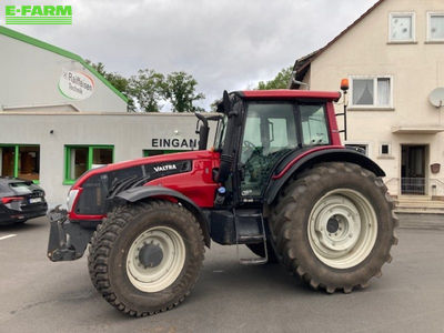 E-FARM: Valtra T173 - Tractor - id PKMNDRZ - €41,000 - Year of construction: 2015 - Engine hours: 10,200,Engine power (HP): 185,Germany