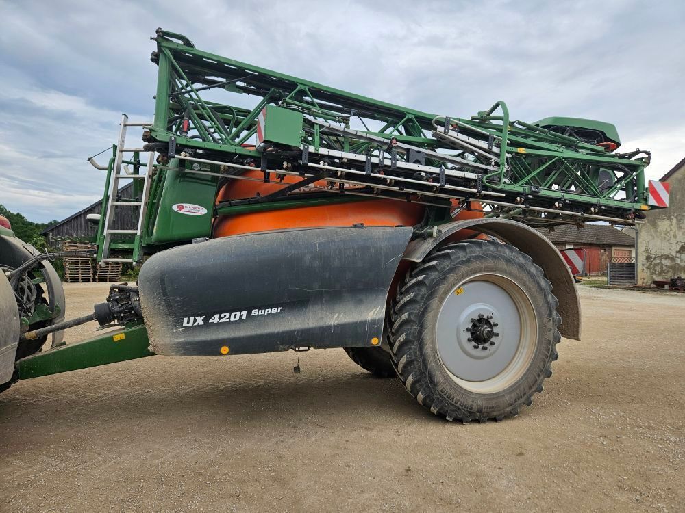 E-FARM: Amazone ux 4201 super - Sprayer - id QTBNRBS - €89,000 - Year of construction: 2021 - France