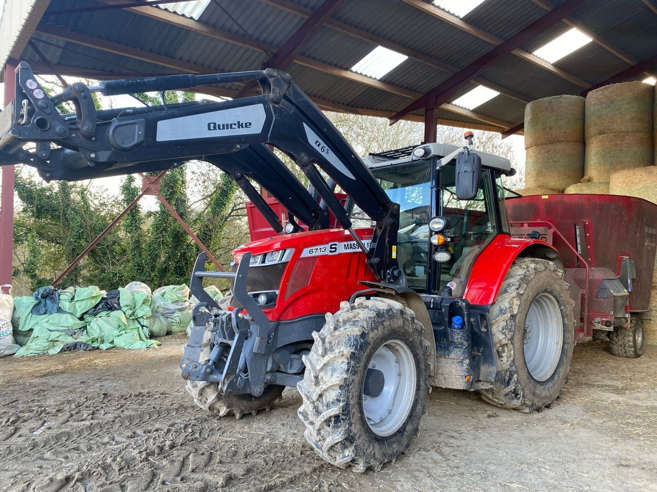 Massey Ferguson 6713 S Traktor