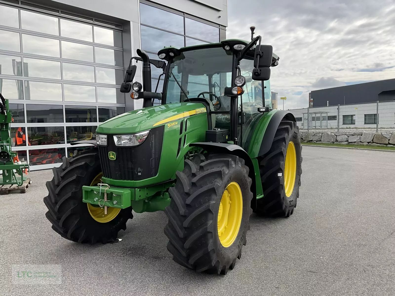John Deere 5095 M Traktor 69 080 €