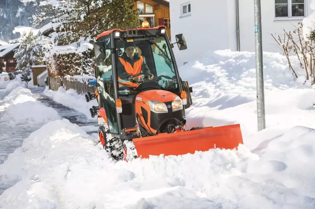 E-FARM: Kubota bx261 winterdienstpaket ab 0,99% - Traktor - id RUTNHKE - Rok produkcji: 2025 - Motogodziny: 1,Moc silnika: 25,Niemcy
