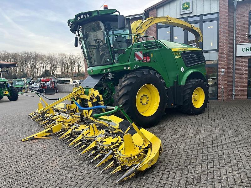 John Deere 9700 Self propelled forage harvester €205,000
