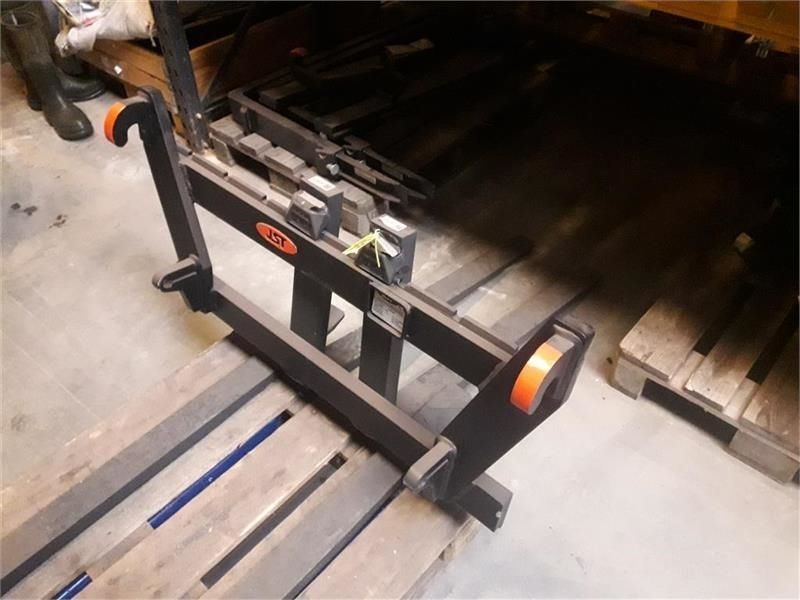 JST pallegafler 2000kg Vedhæftede fil 1.285 €