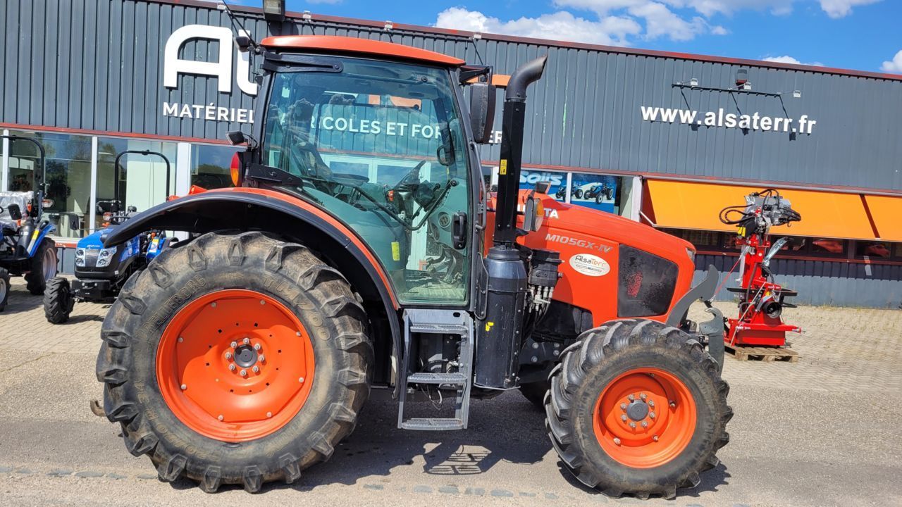 E-FARM: Kubota M105GX-IV - Трактор - id TIS7HGG - 42 900 € - Година на построяване: 2019 - Работни часове на двигателя: 4300,Мощност на двигателя (HP): 111,Франция