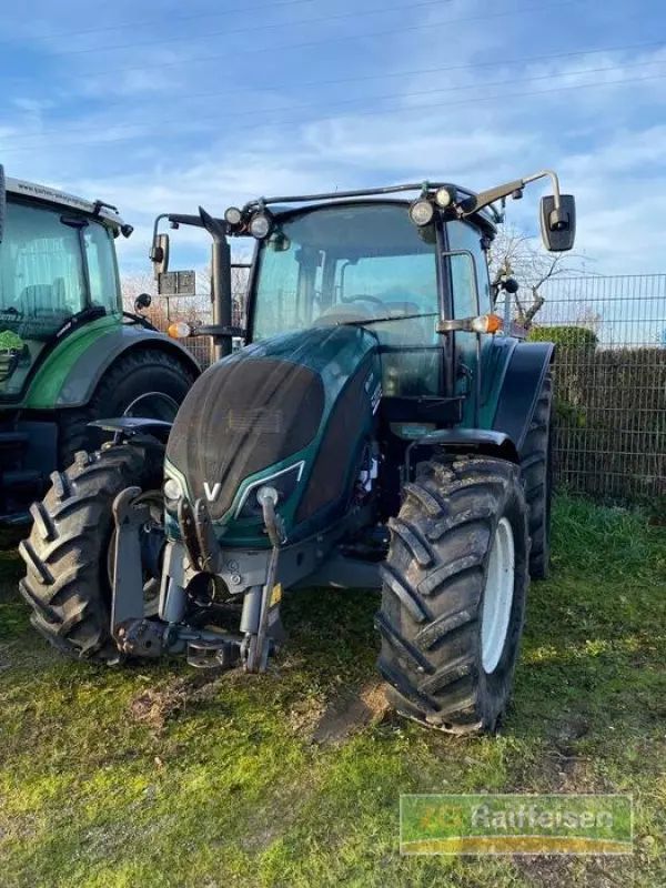 Valtra A84 Tractor €27,311