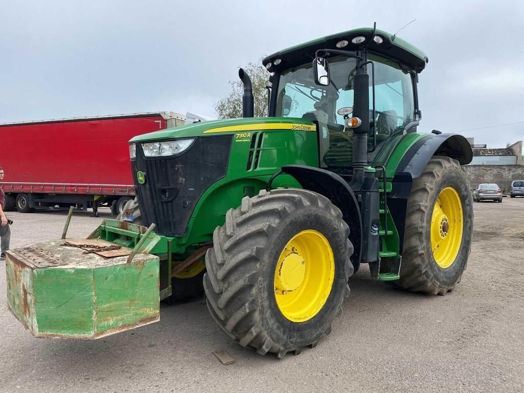 E-FARM: John Deere 7310 R - Tractor - id MZTWEFE - €85,000 - Year of construction: 2014 - Engine hours: 7,083,Engine power (HP): 310,Lithuania