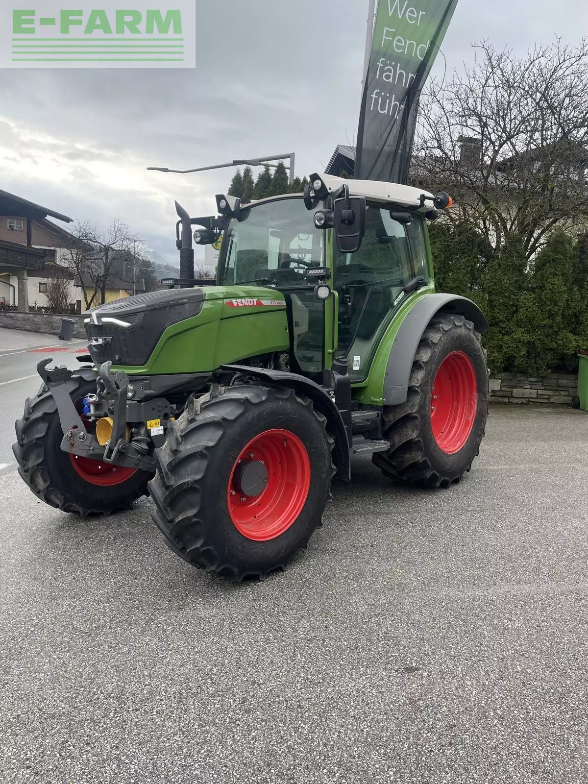 Fendt 211 Vario Трактор 100 885 €