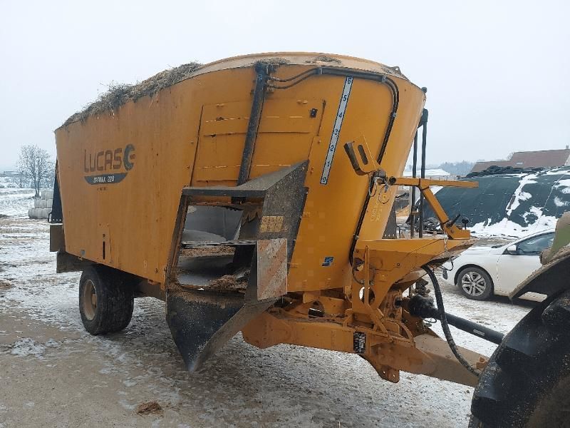 E-FARM: Lucas spirmix 220 - Feeder other - id TAXTG8M - €18,000 - Year of construction: 2015 - France