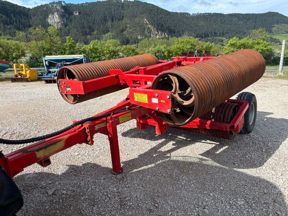 E-FARM: Quivogne rap 630 - Presse e rulli - id FBRNBSE - 6.900 € - Anno di costruzione: 2001 - Francia
