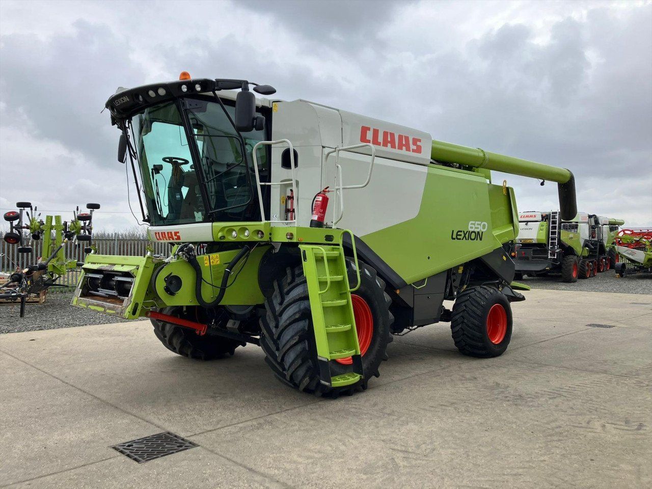 E-FARM: Claas Lexion 650 - Комбайн - id BPKB9UL - 130 047 € - Год выпуска: 2014 - Отработанные часы: 2 327,Мощьность двигателя: 358,94,Великобритания