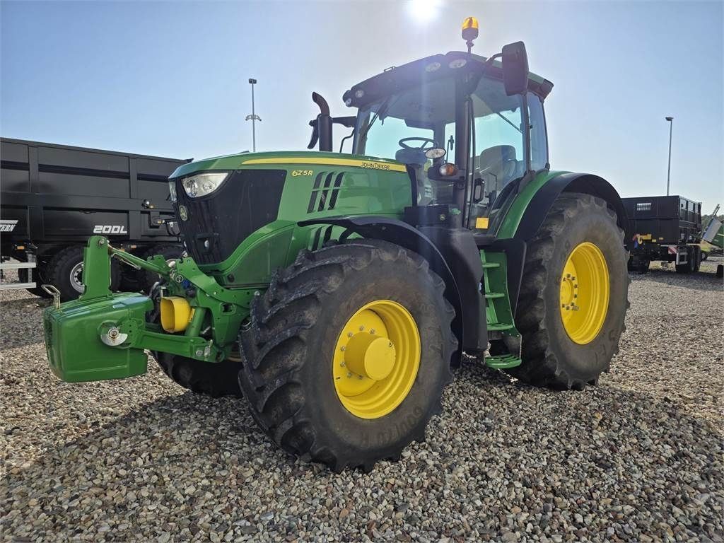 E-FARM: John Deere 6215 R - Tractor - id JLITMNF - €108,000 - Year of construction: 2022 - Engine hours: 2,799,Engine power (HP): 214,Lithuania