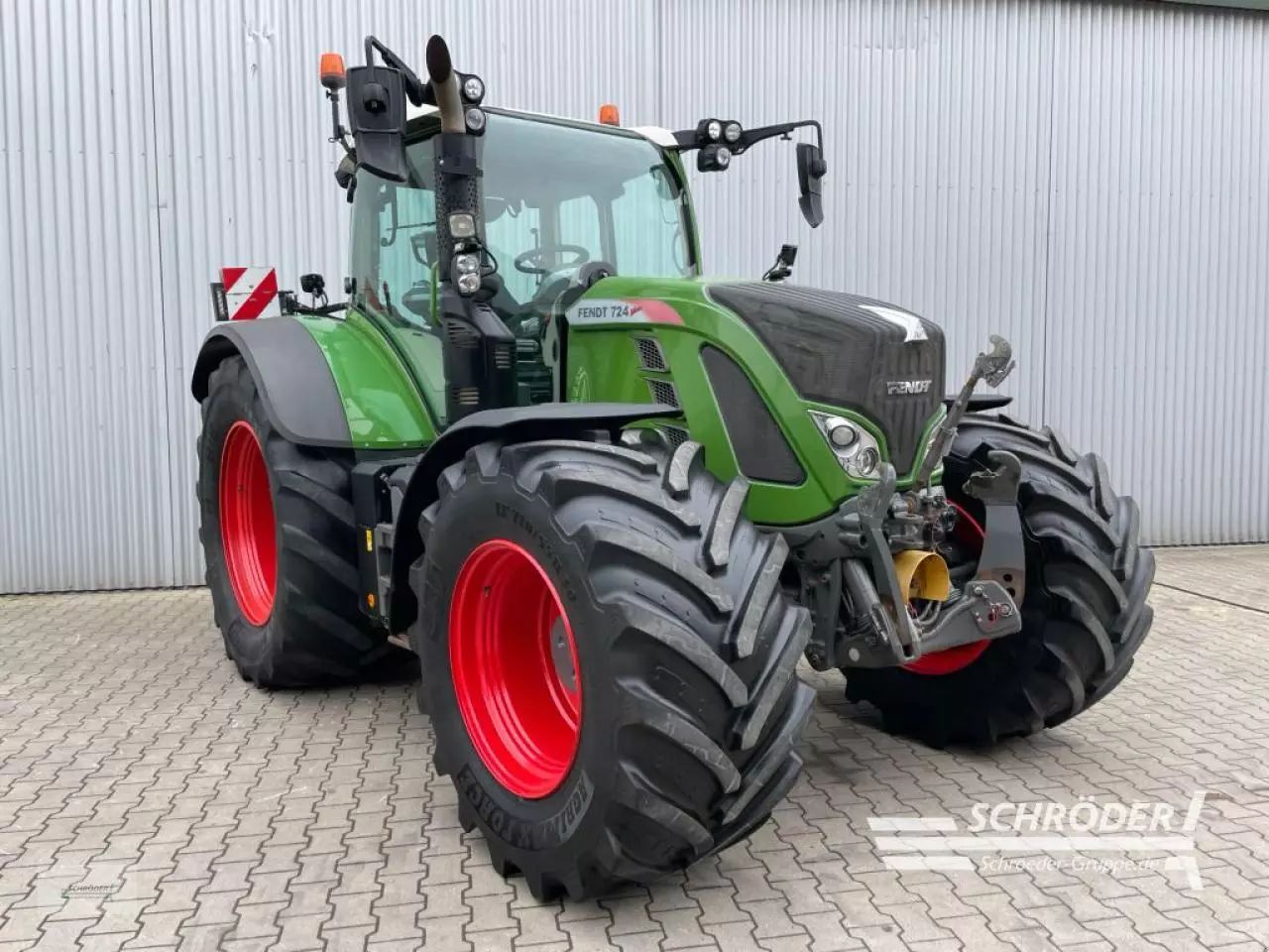 Fendt 724 Vario Profi Plus Tractor €102,885