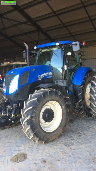 E-FARM: New Holland T7.210 - Traktor - id ZXC5IP5 - 42.000 € - Baujahr: 2011 - Abgelesene Motorstunden: 5.400,Motorleistung (PS): 188,Frankreich