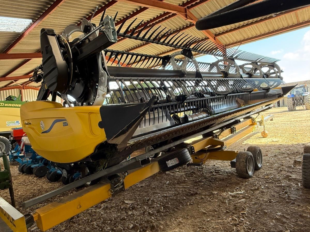 E-FARM: MacDon fd 225 nouvelle generation / interface de flottaison / roues de suivi du sol / chariot - Header - id XKHW3LH - €95,000 - Year of construction: 2024 - France