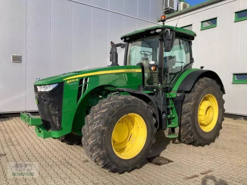 John Deere 8370 R Tractor €132,900
