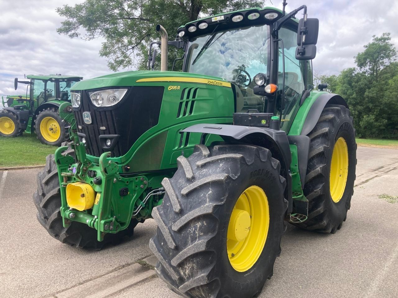 John Deere 6195 R Tractor €74,000
