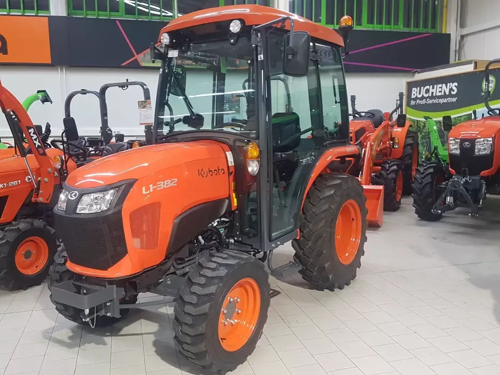 E-FARM: Kubota L1-382 - Tractor - id RI8XNDL - €28,850 - Year of construction: 2025 - Engine hours: 1,Engine power (HP): 38,Germany