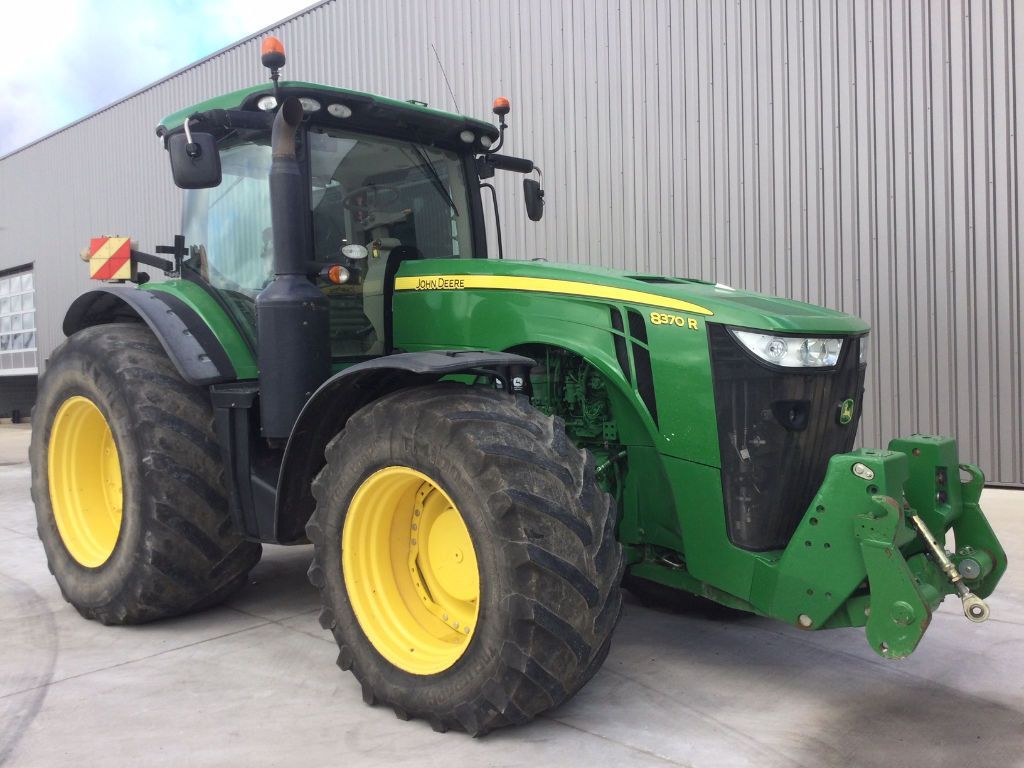 E-FARM: John Deere 8370 R - Traktor - id 9XJDAIH - 154 900 € - Rok výroby: 2014 - Hodiny motoru: 5 350,Výkon motoru (HP): 370,Francie