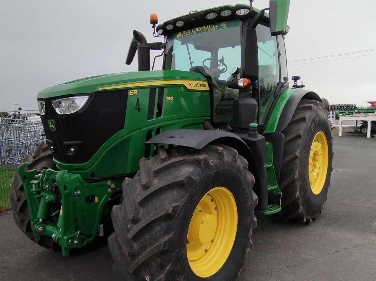 E-FARM: John Deere 6R 250 - Traktor - id VVARHXK - 196.000 € - Baujahr: 2023 - Abgelesene Motorstunden: 664,Motorleistung (PS): 250,Frankreich