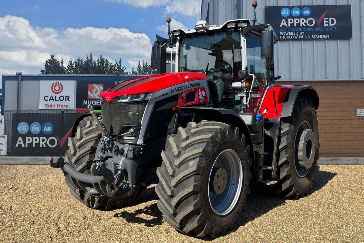 Massey Ferguson 9S.425 Traktor