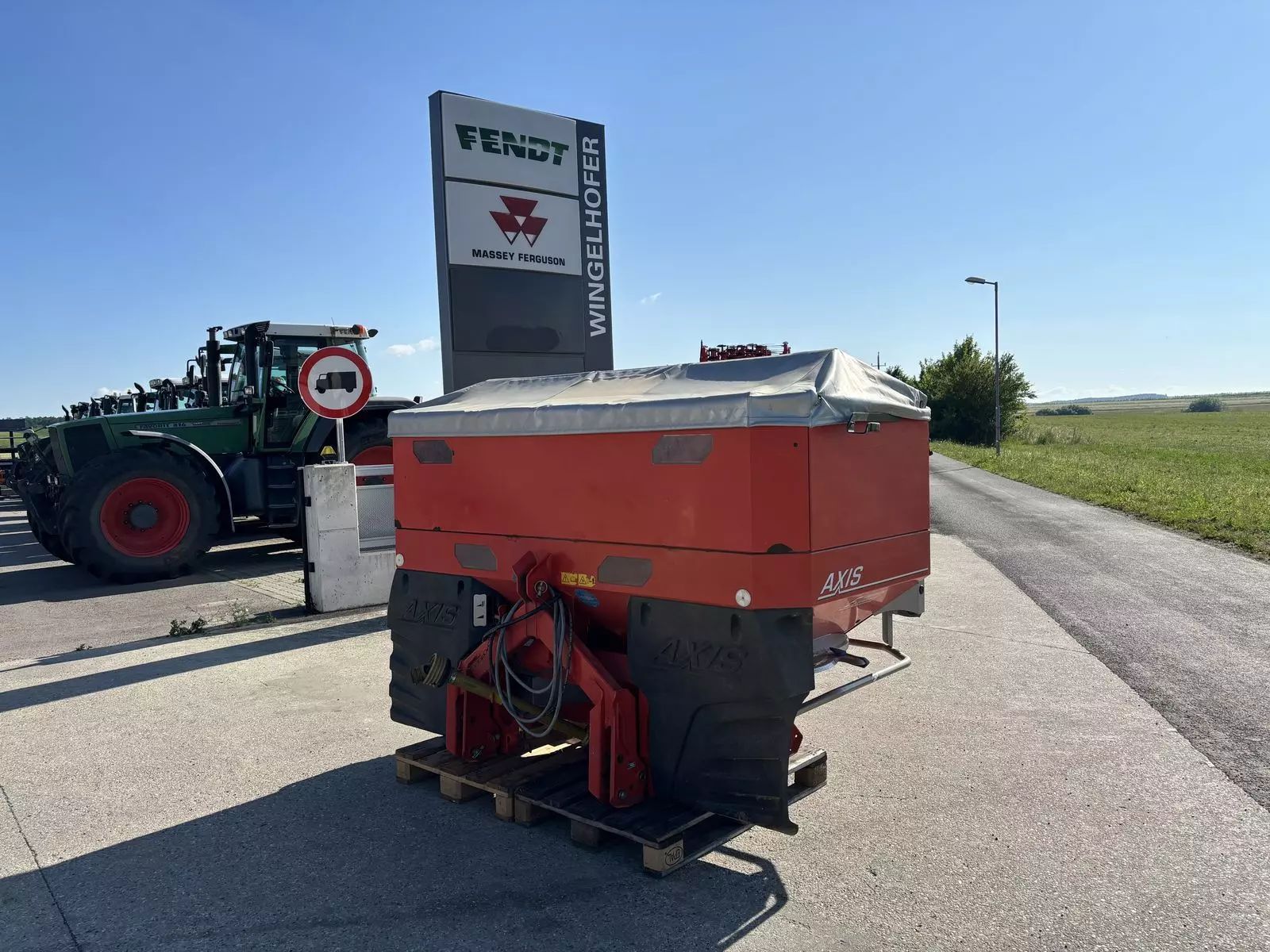 E-FARM: Rauch axis 30.1 w - Rozmetadlo hnojiv - id 8HTVM3Y - 7 800 € - Rok výroby: 2010 - Rakousko