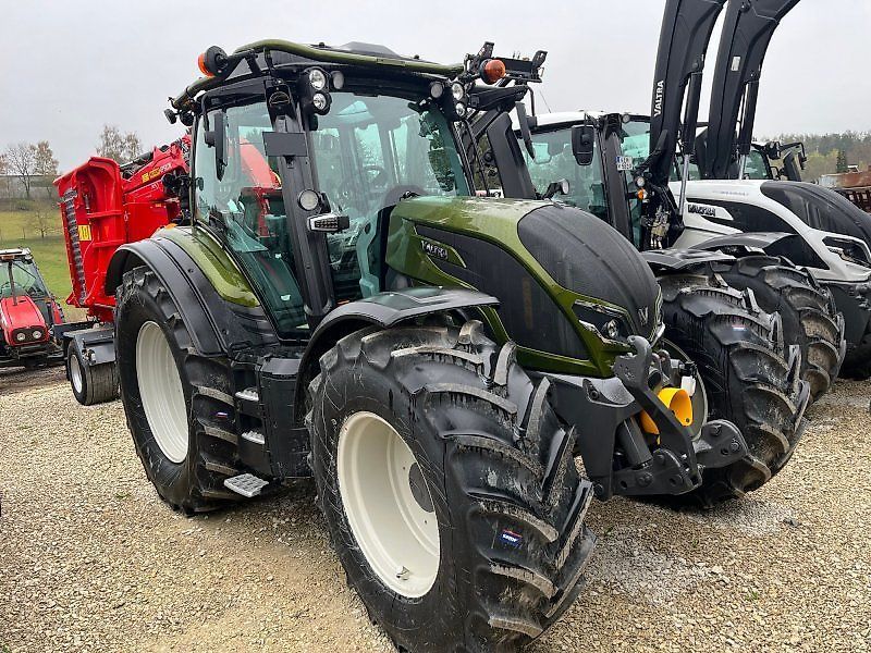 Valtra N 175 Tractor