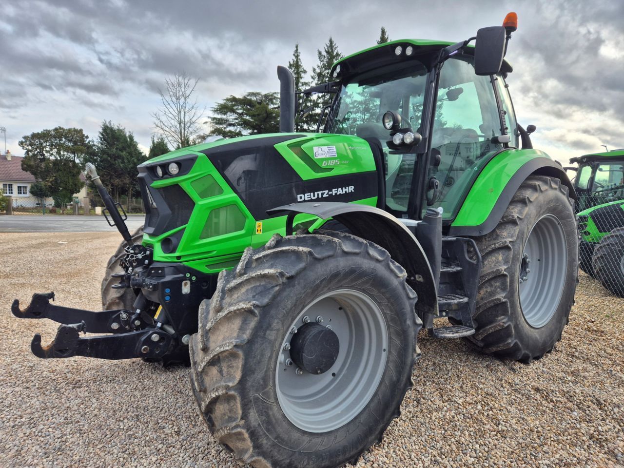 Deutz-Fahr Agrotron 6185 TTV Traktor 95 000 EUR