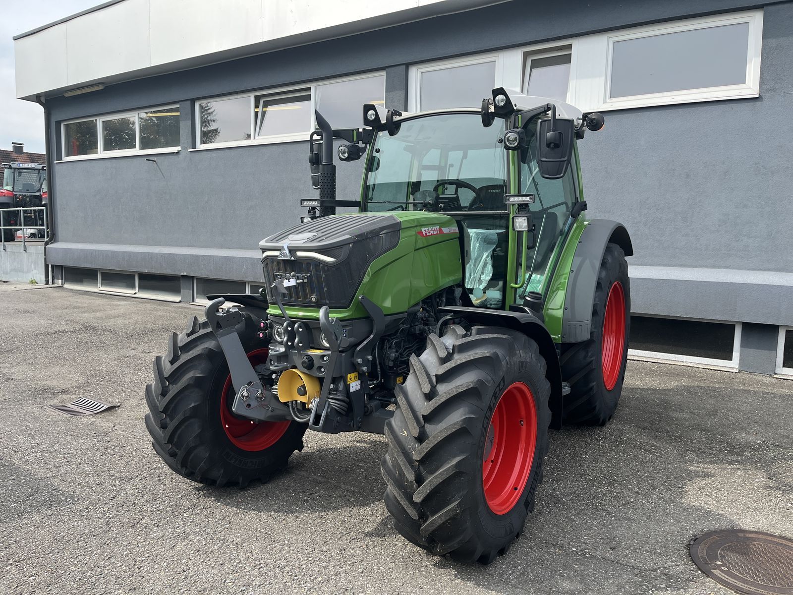 E-FARM: Fendt 211 Vario - Traktor - id EZBPQHP - 110.000 € - Baujahr: 2023 - Abgelesene Motorstunden: 67,Motorleistung (PS): 114,Österreich
