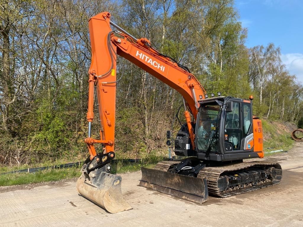 Hitachi zx135usbl-7 Excavadora de orugas 92.048 €