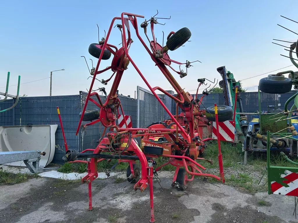 E-FARM: Lely lotus 675 - Tedder - id AE3BD15 - 5000 € - Año: 2017 - Francia