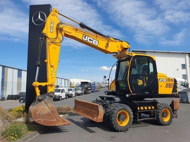 JCB 175 Wheeled excavator €119,890