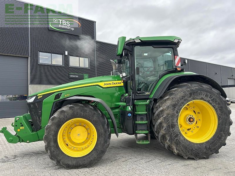 John Deere 8R 370 Tractor €234,215