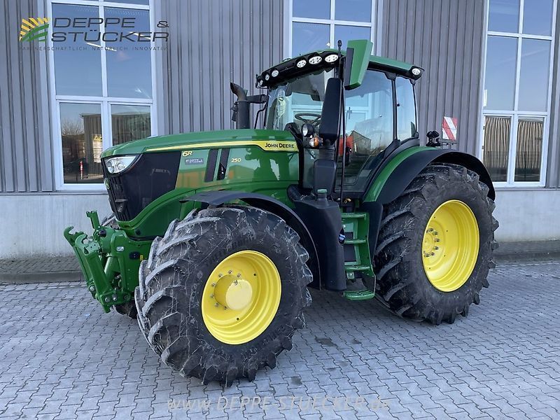E-FARM: John Deere 6R 250 - Tractor - id JU3EDHV - 176.100 EUR - Anul: 2023 - Ore motor: 1.223,Puterea motorului: 250,Germania